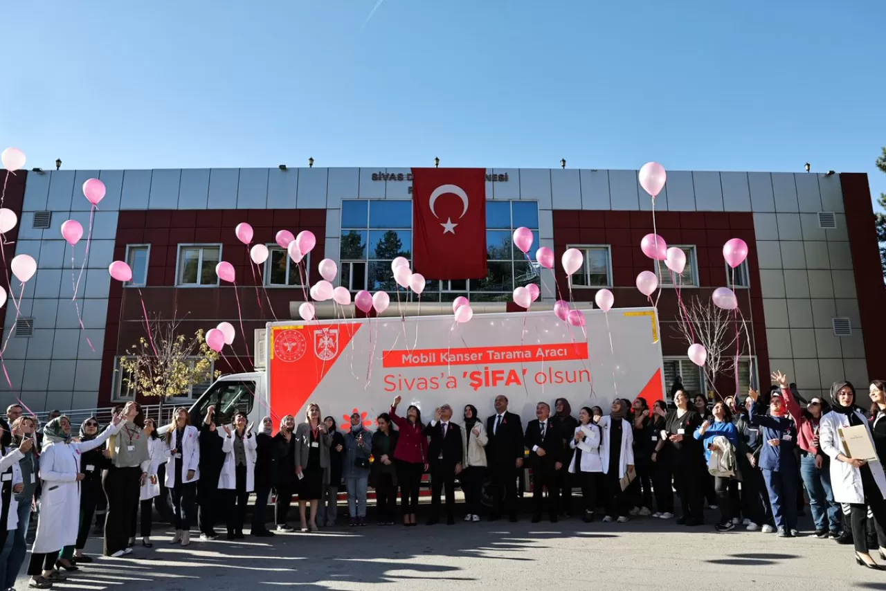 Meme Kanseri Farkındalık Ayı'nda Sivas'ta Anlamlı Etkinlik