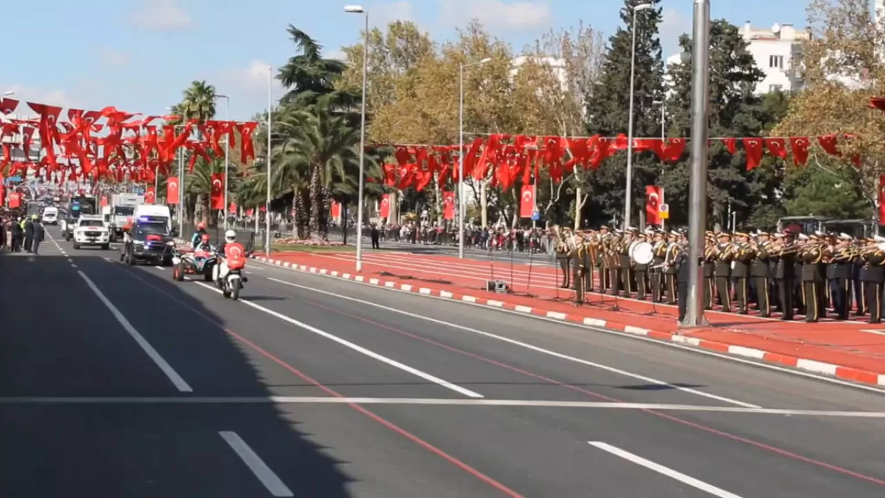 İstanbul'da Cumhuriyet Bayramı Coşkusu: UMKE Araçları Törende Yer Aldı