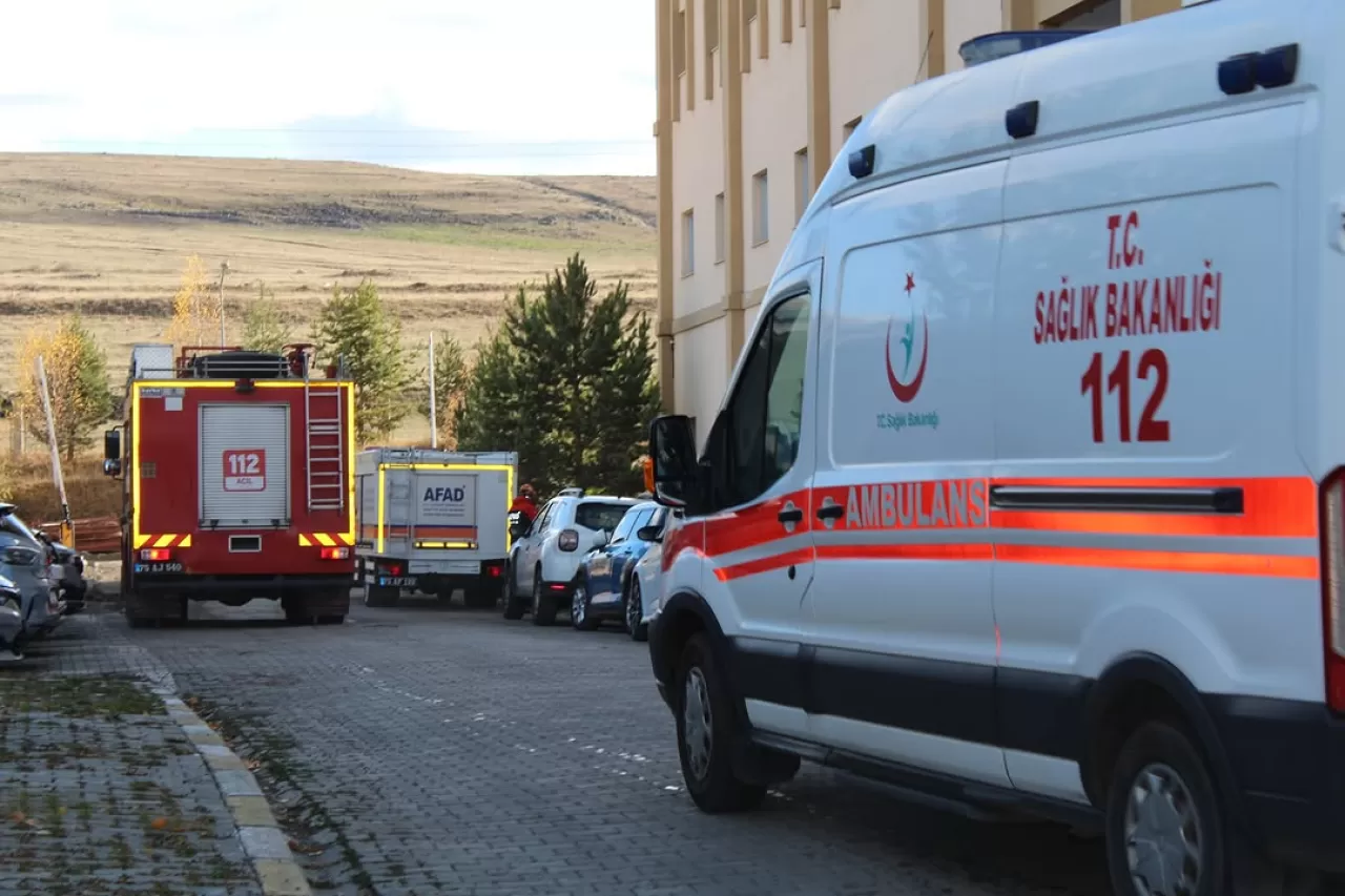 Ardahan Devlet Hastanesi'nde Yangın ve Deprem Tatbikatı Gerçekleştirildi