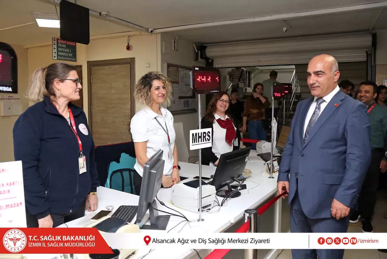 İzmir İl Sağlık Müdürü Alsancak Ağız ve Diş Sağlığı Merkezi'ni Ziyaret Etti