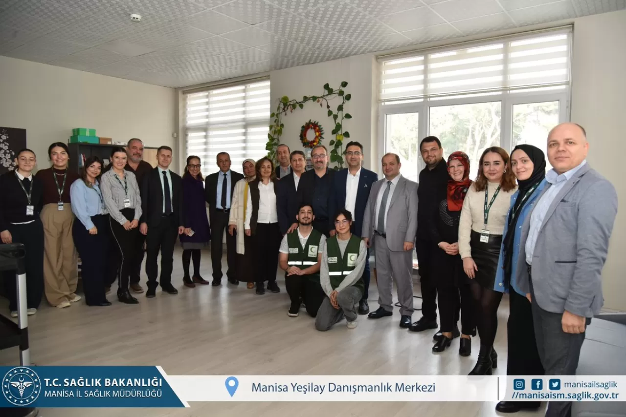 Manisa İl Sağlık Müdürü Zeren, Yeşilay Danışmanlık Merkezi'ni Ziyaret Etti