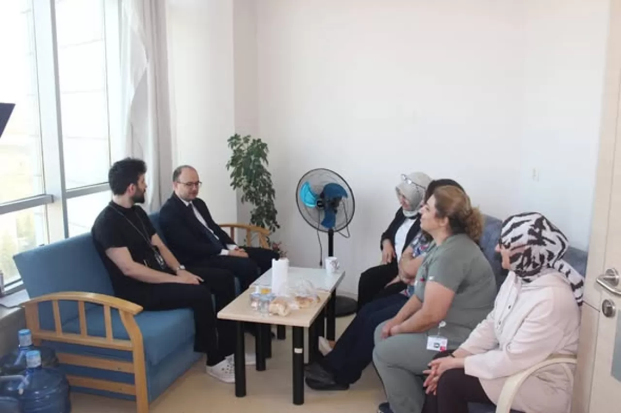 Kırıkkale Yüksek İhtisas Hastanesi'nde Dahiliye Servisi'ne Başhekim Ziyareti