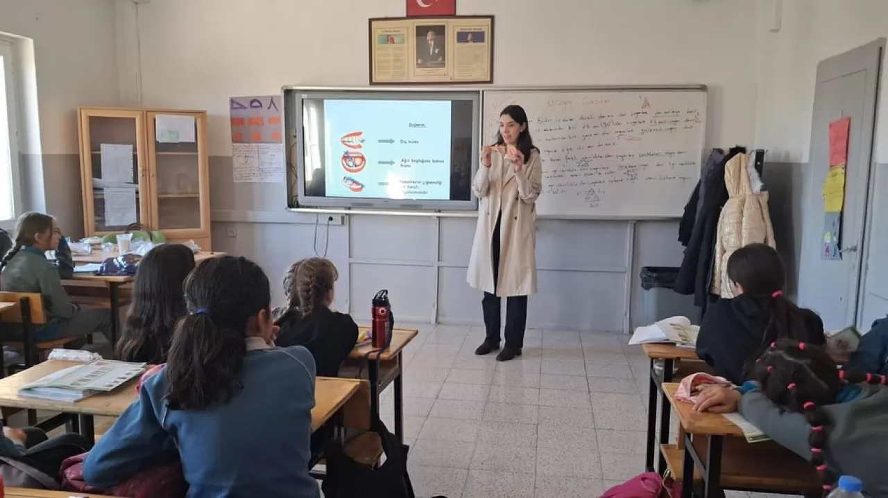 Bor İlçe Sağlık Müdürlüğü'nden Öğrencilere Yönelik Sağlık Eğitimleri