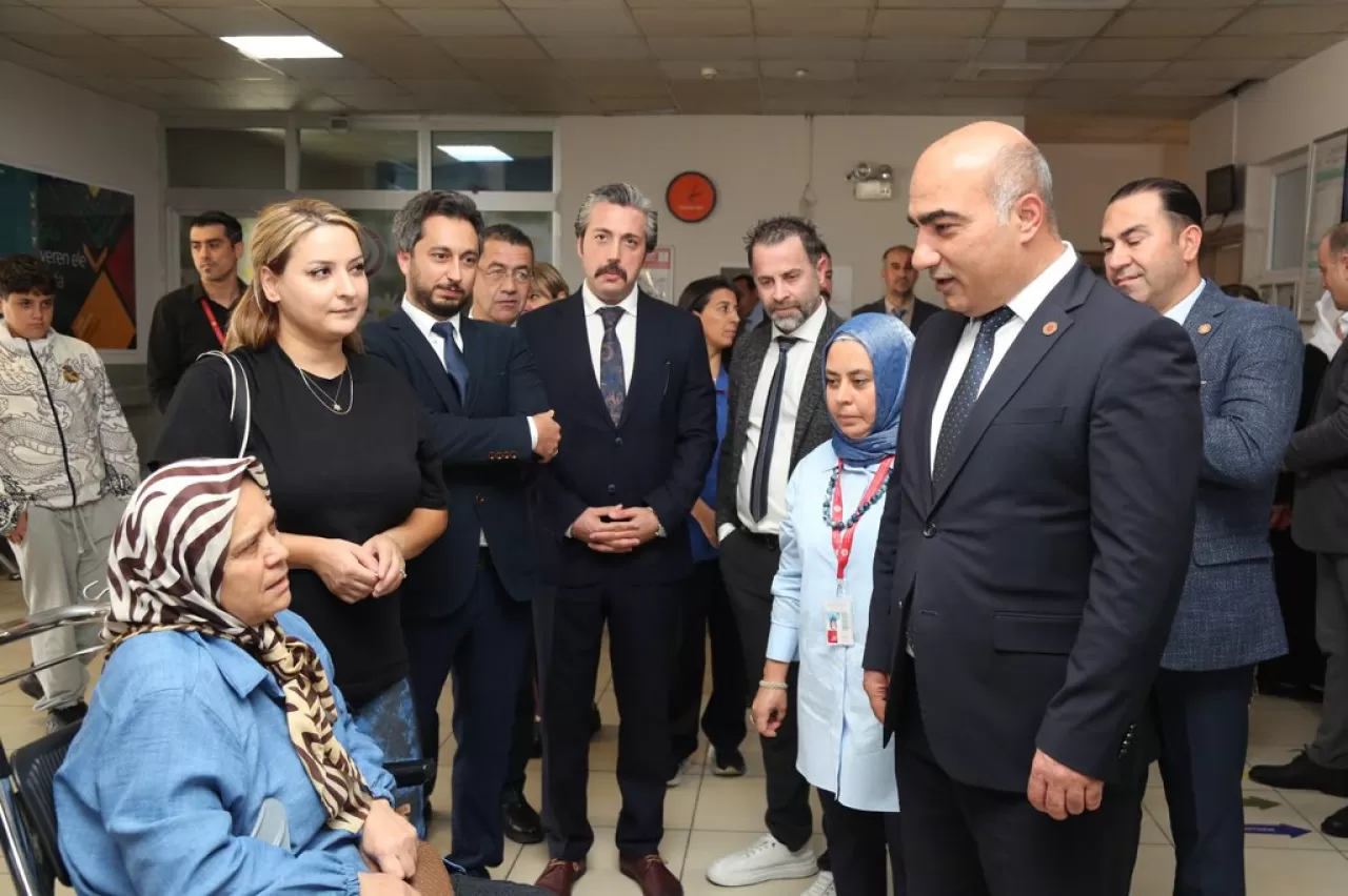 İzmir İl Sağlık Müdürü Doç. Dr. Ayhan Kul, Hastane Çalışanlarıyla Bir Araya Geldi