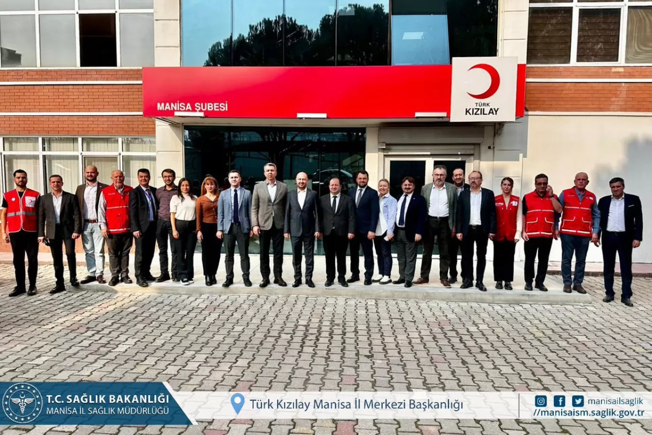 Manisa İl Sağlık Müdürü Zeren, Kızılay Yöneticilerini Ziyaret Etti