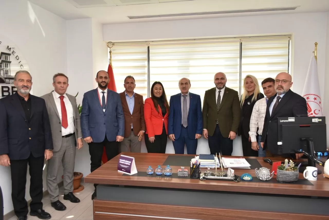 AK Parti İzmir İl Başkan Yardımcısı Yakup Karaca, Buca Seyfi Demirsoy Hastanesi'ni Ziyaret Etti