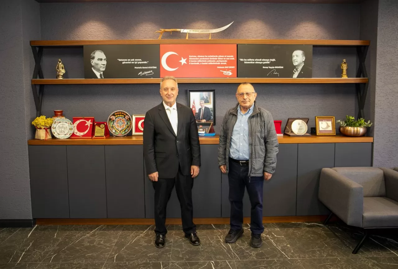 Trabzon İl Sağlık Müdürü Dr. Mehmet Topsakal, Eski Malatya Valisi Ulvi Saran'ı Ağırladı