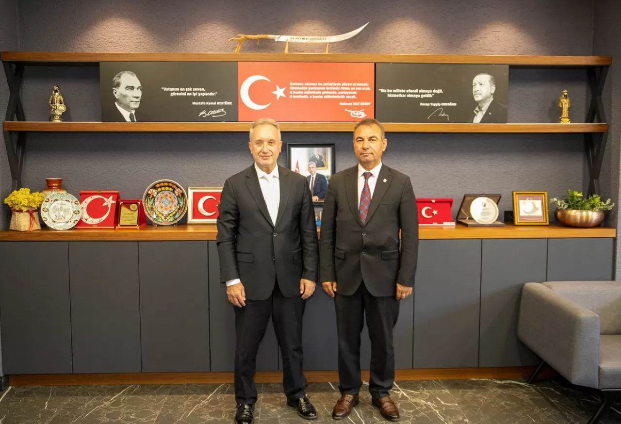 Mardin Trabzonlular Derneği Başkanı İbrahim Aydın, Trabzon İl Sağlık Müdürü Dr. Mehmet Topsakal'ı Ziyaret Etti