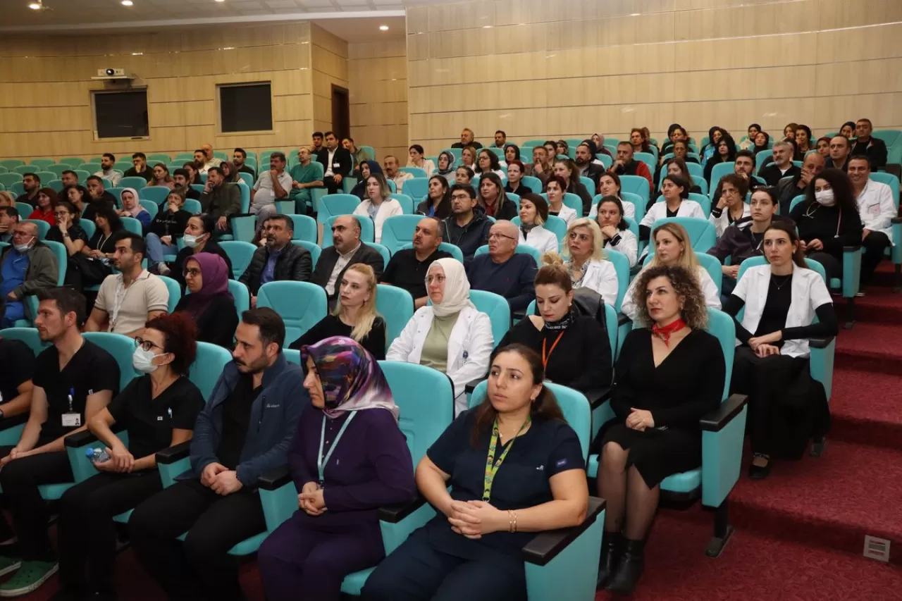 Sivas Numune Hastanesi'nde 10 Kasım Atatürk'ü Anma Töreni Düzenlendi