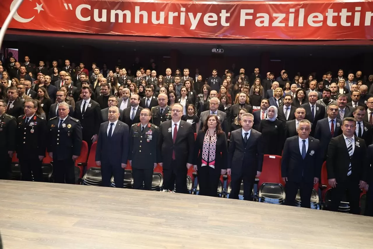 Aydın'da 10 Kasım Atatürk'ü Anma Töreni Duygu Dolu Anlara Sahne Oldu