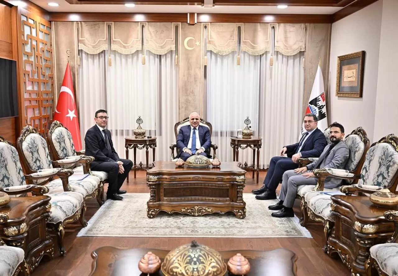 Diyarbakır Gazi Yaşargil Hastanesi Üst Yönetimi Vali Zorluoğlu'nu Ziyaret Etti