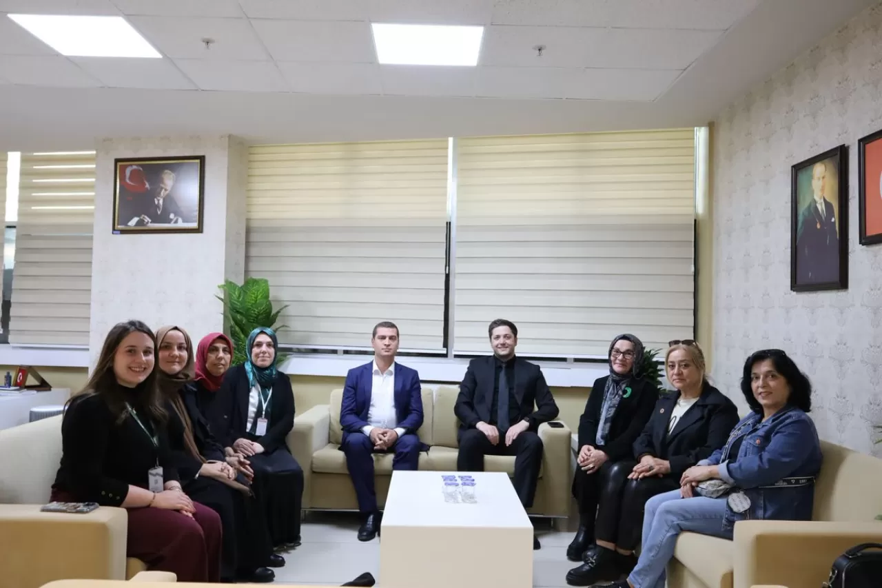 Balıkesir İl Sağlık Müdürü Dr. Miraç Çavdar'a Yeşilay Ziyareti