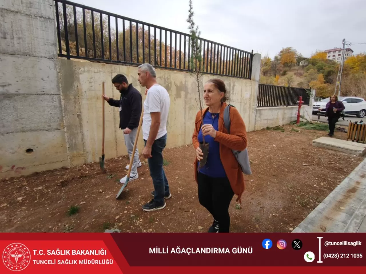 Tunceli'de Sağlık Personelleri Milli Ağaçlandırma Günü'nde Fidan Dikti
