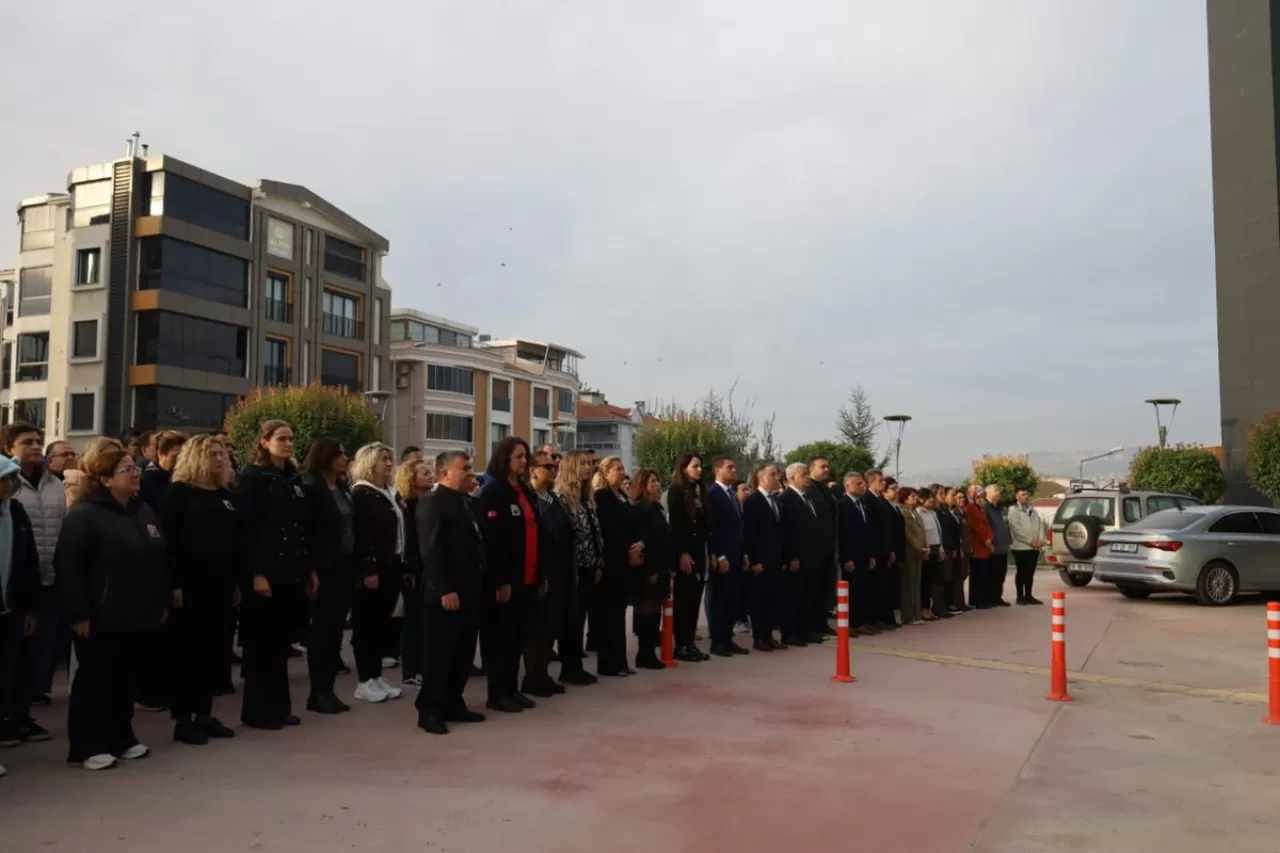 Balıkesir'de Atatürk'ü Anma Töreni Düzenlendi