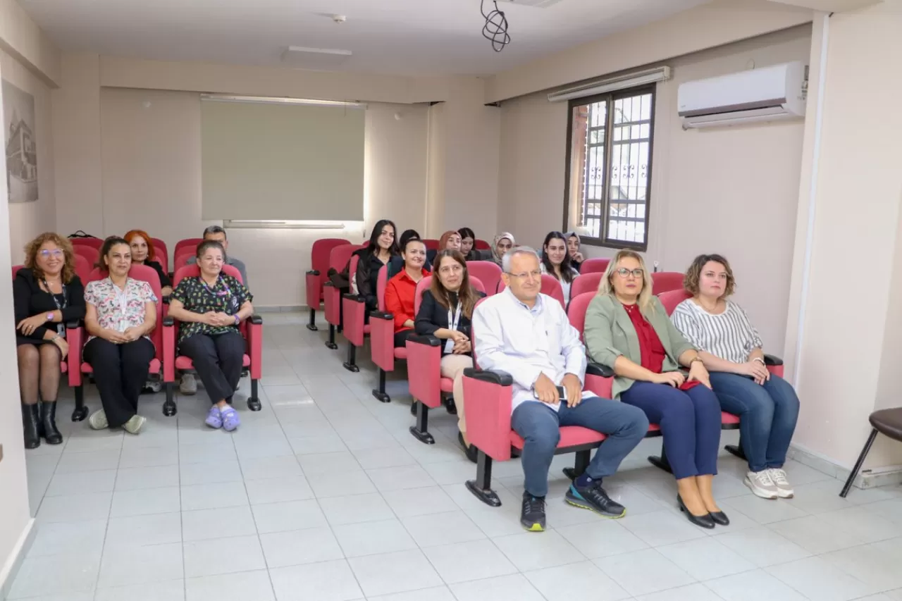 Dr. Behçet Uz Çocuk Hastanesi'nde Çocuk Acil Hemşireliği Eğitimi Tamamlandı