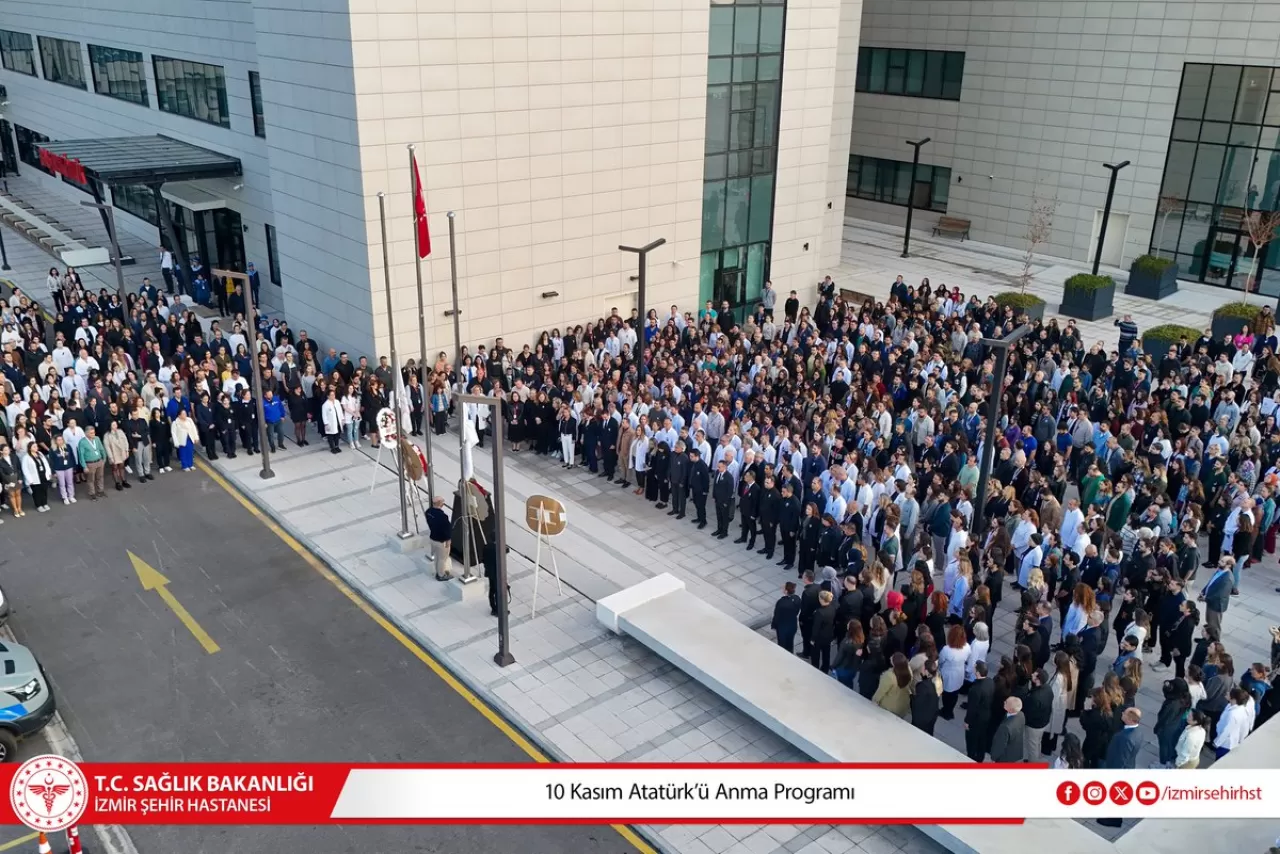 İzmir Şehir Hastanesi'nde 10 Kasım Atatürk'ü Anma Töreni