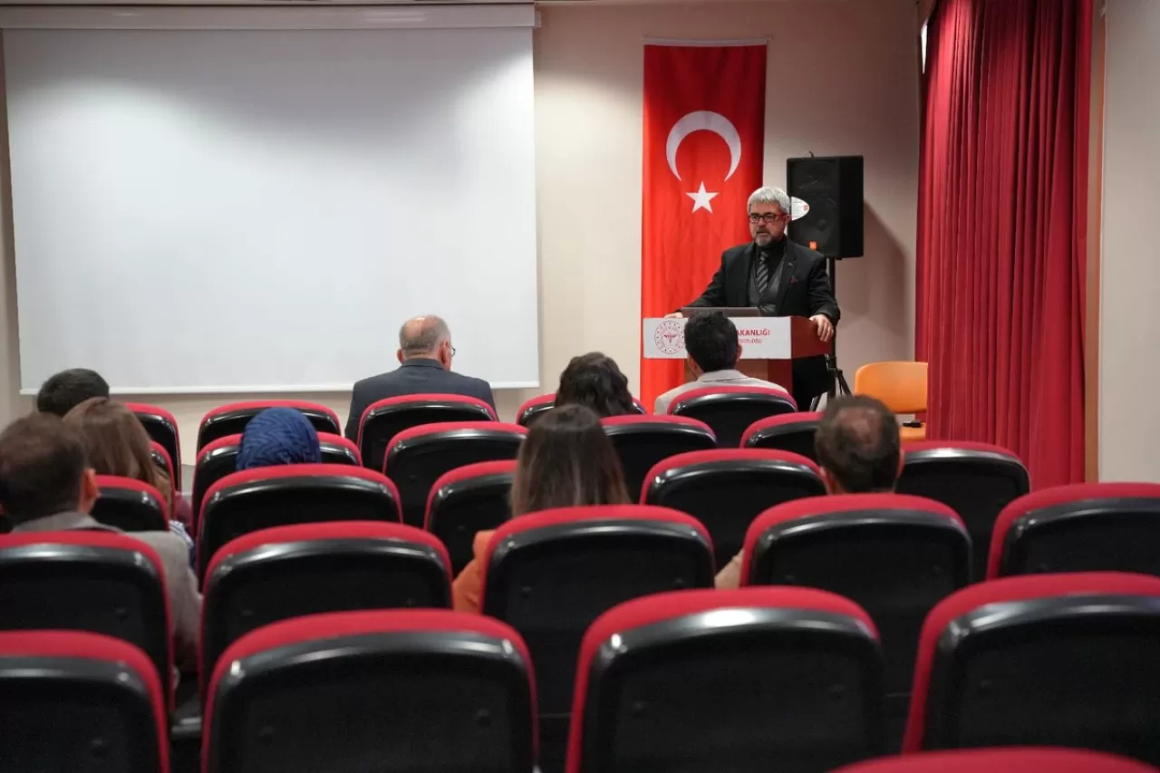 Yalova'da 2025 Ulusal Deprem Tatbikatı İçin Sağlık Çalışanları Bilgilendirildi