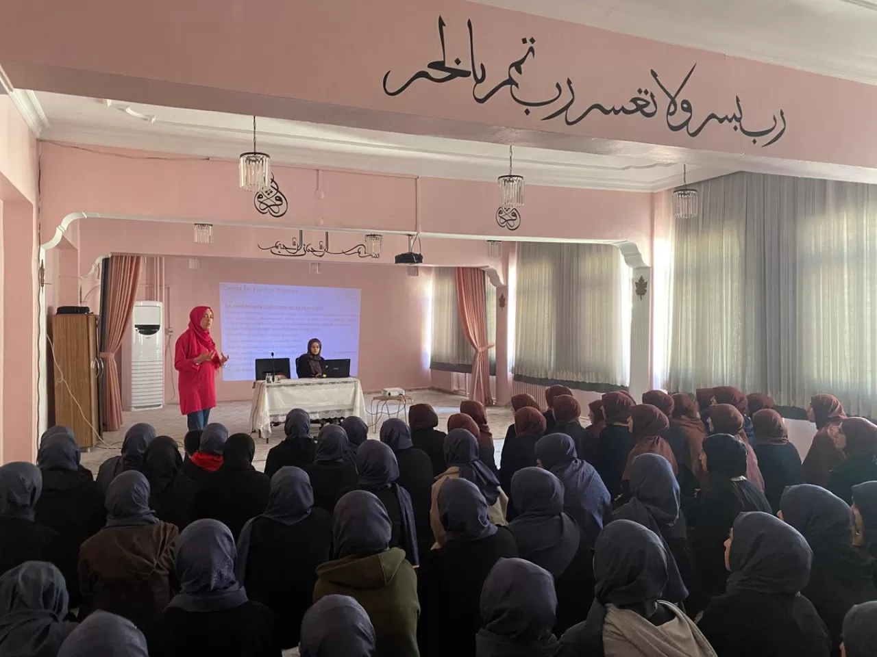 Siirt'te Kuran Kursu Öğretmen ve Öğrencilerine İlkyardım Eğitimi