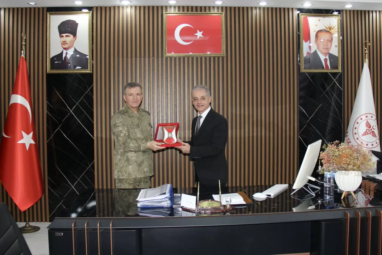 Erzincan 3. Ordu Komutanı Korgeneral Altuğ, İl Sağlık Müdürlüğü'nü Ziyaret Etti