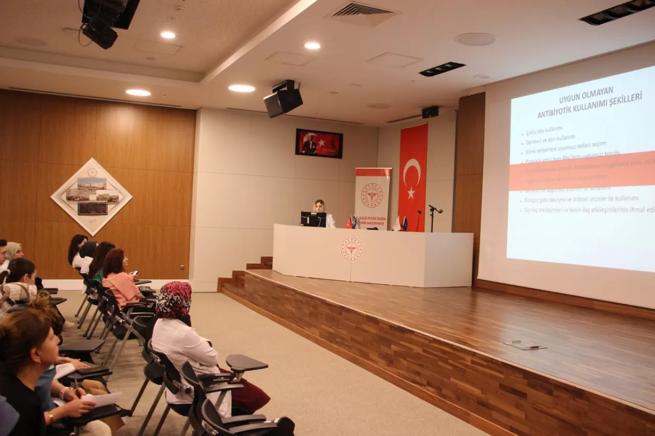Elazığ'da Antibiyotik Direncine Karşı Farkındalık Etkinlikleri Düzenlendi