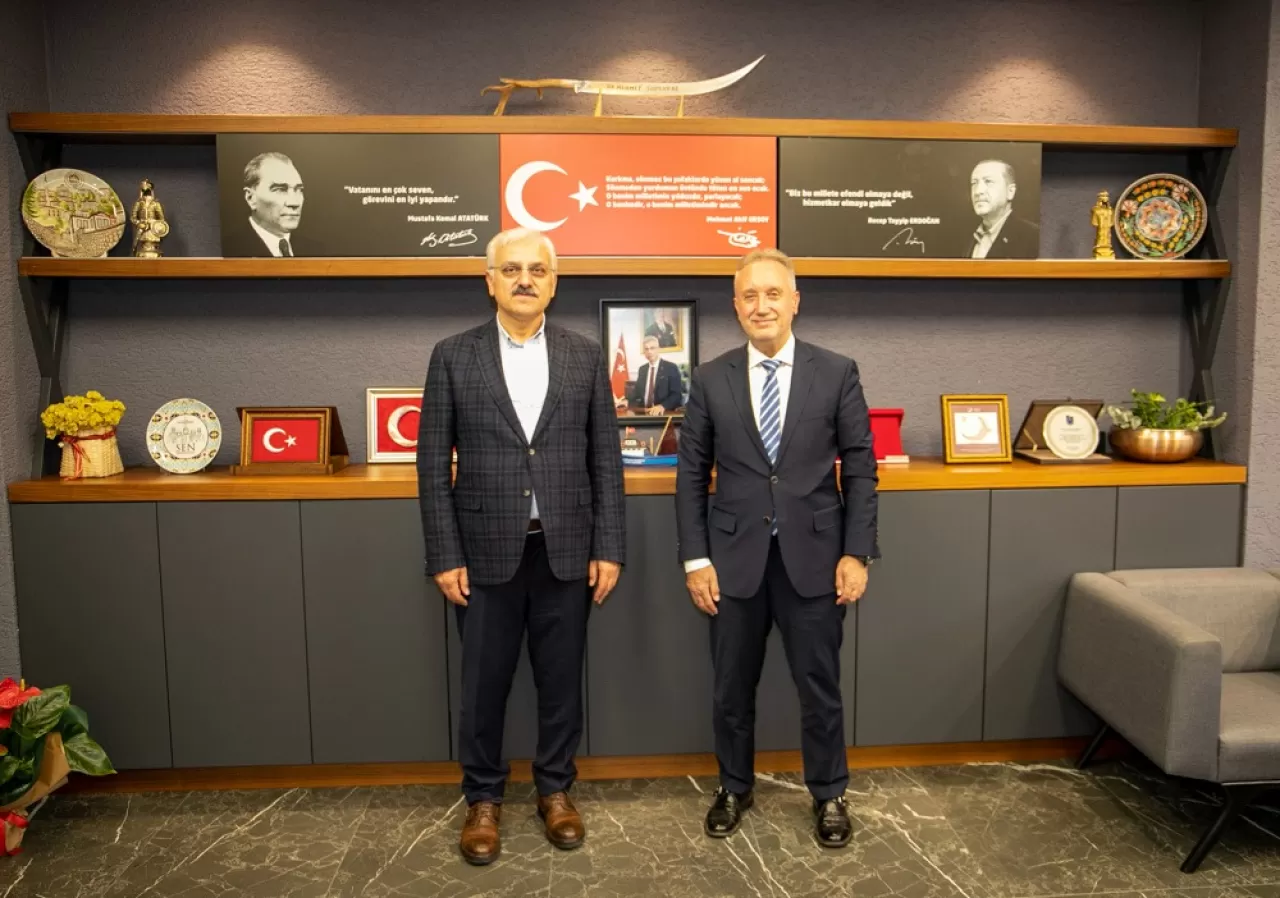 Trabzon İl Sağlık Müdürü Dr. Mehmet Topsakal, Eski Bolu Valisi Erkan Kılıç'ı Ağırladı