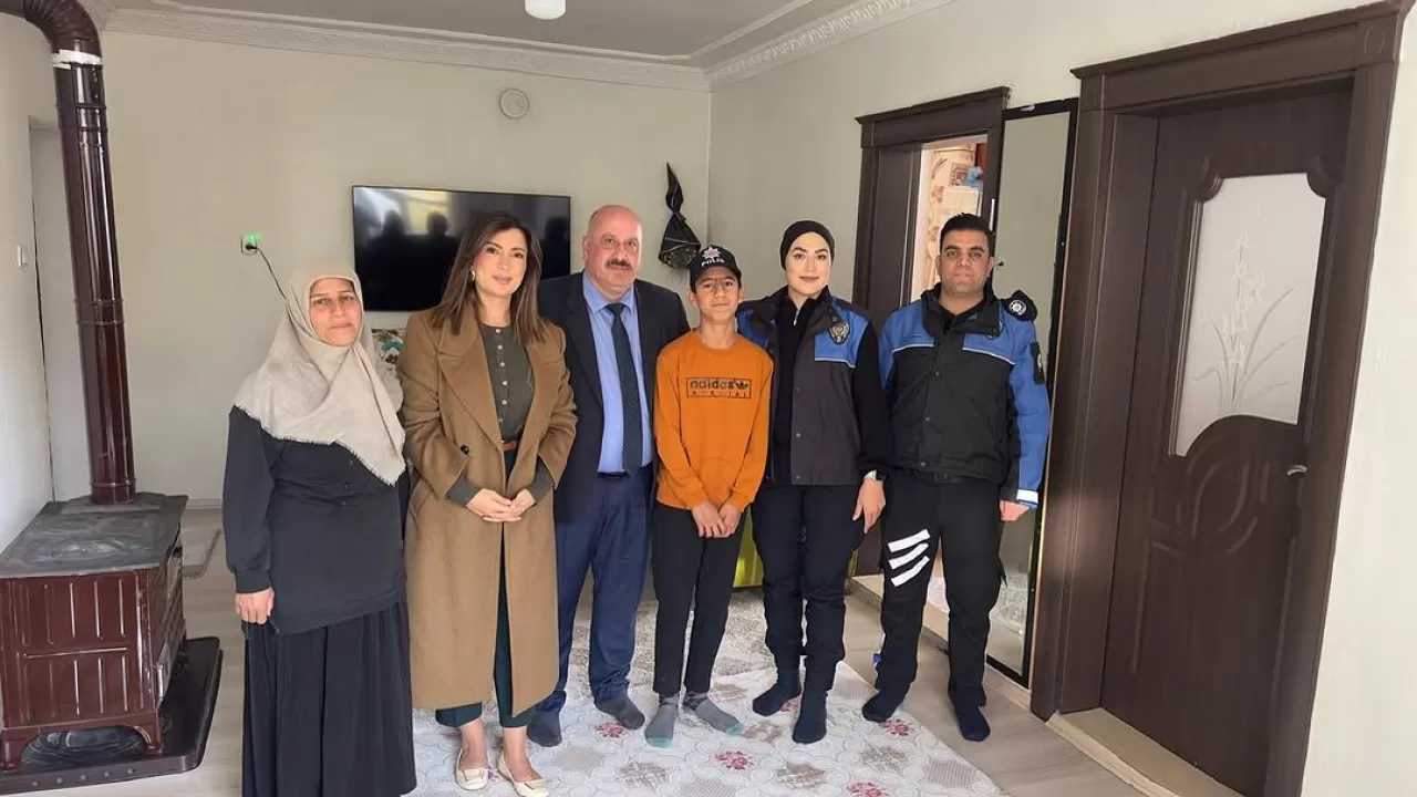 Bitlis'te Lösemiyi Yenen Minik Kahraman Evinde Ziyaret Edildi