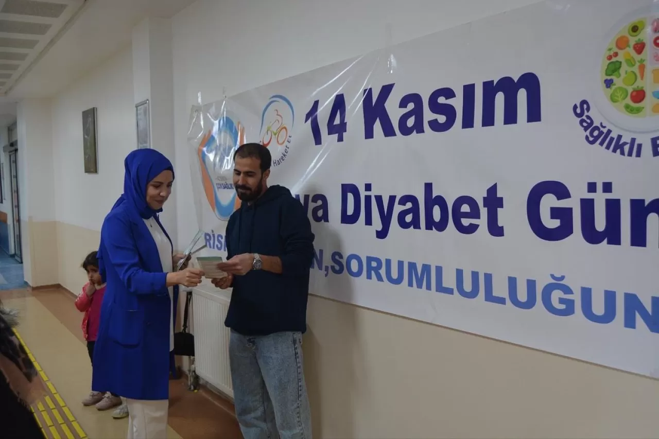 Bitlis'te Dünya Diyabet Günü'nde Farkındalık Etkinliği Düzenlendi