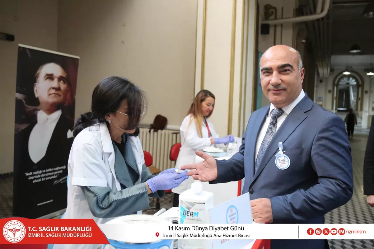 İzmir İl Sağlık Müdürlüğü Personeline Dünya Diyabet Günü'nde Kan Şekeri Ölçümü