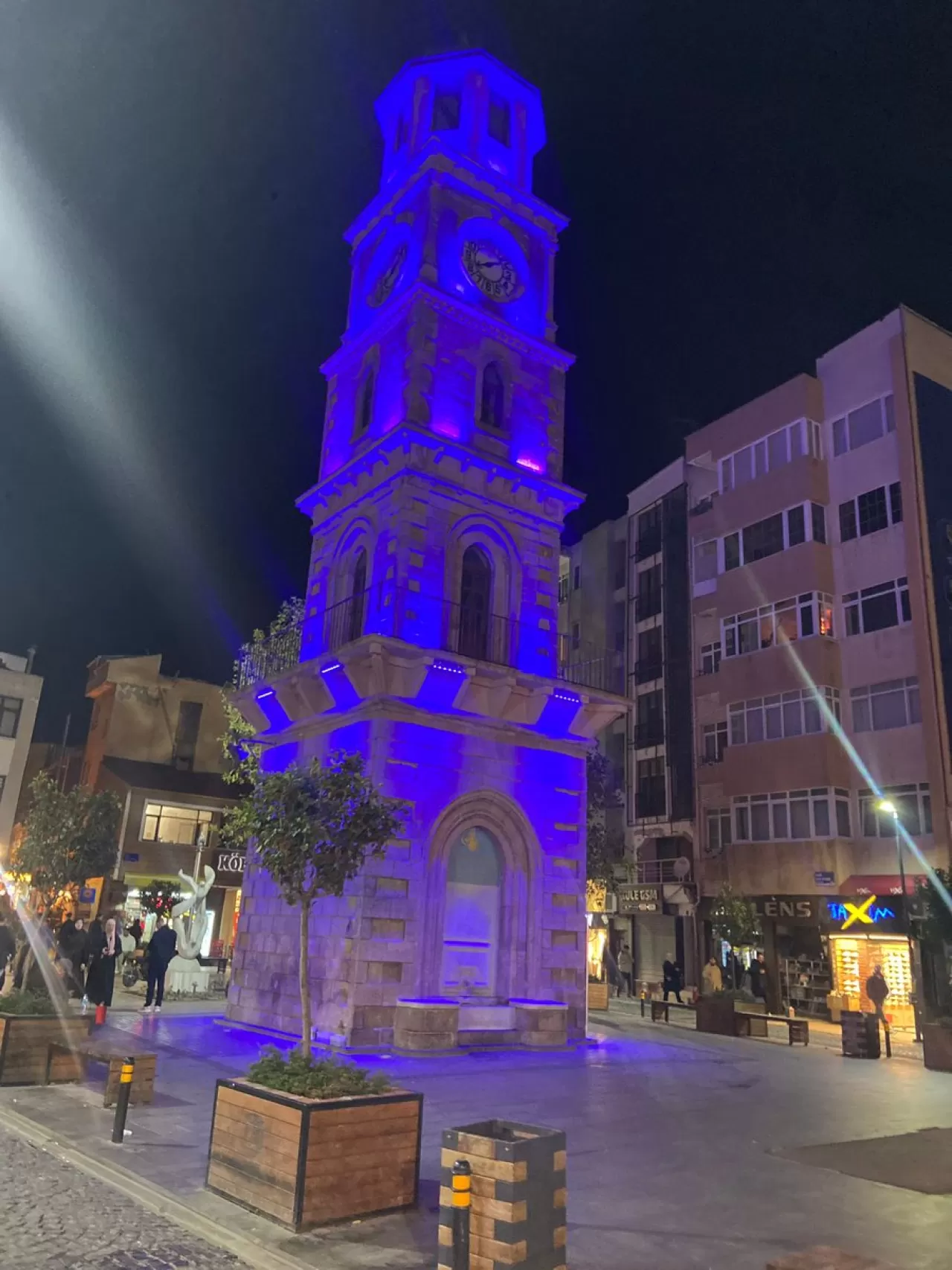 Çanakkale'de Tarihi Saat Kulesi Dünya Diyabet Günü'nde Mavi Işıkla Aydınlatıldı