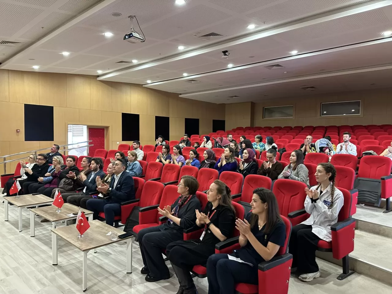 17 Kasım Dünya Prematüre Günü'nde Minik Kahramanların Mücadelesine Dikkat Çekiliyor