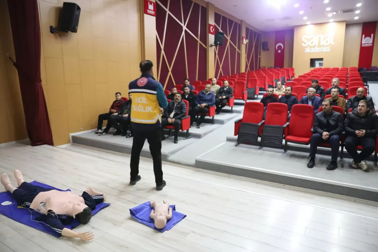 Mardin'de Sanat Akademisi Personeline Temel İlk Yardım Eğitimi