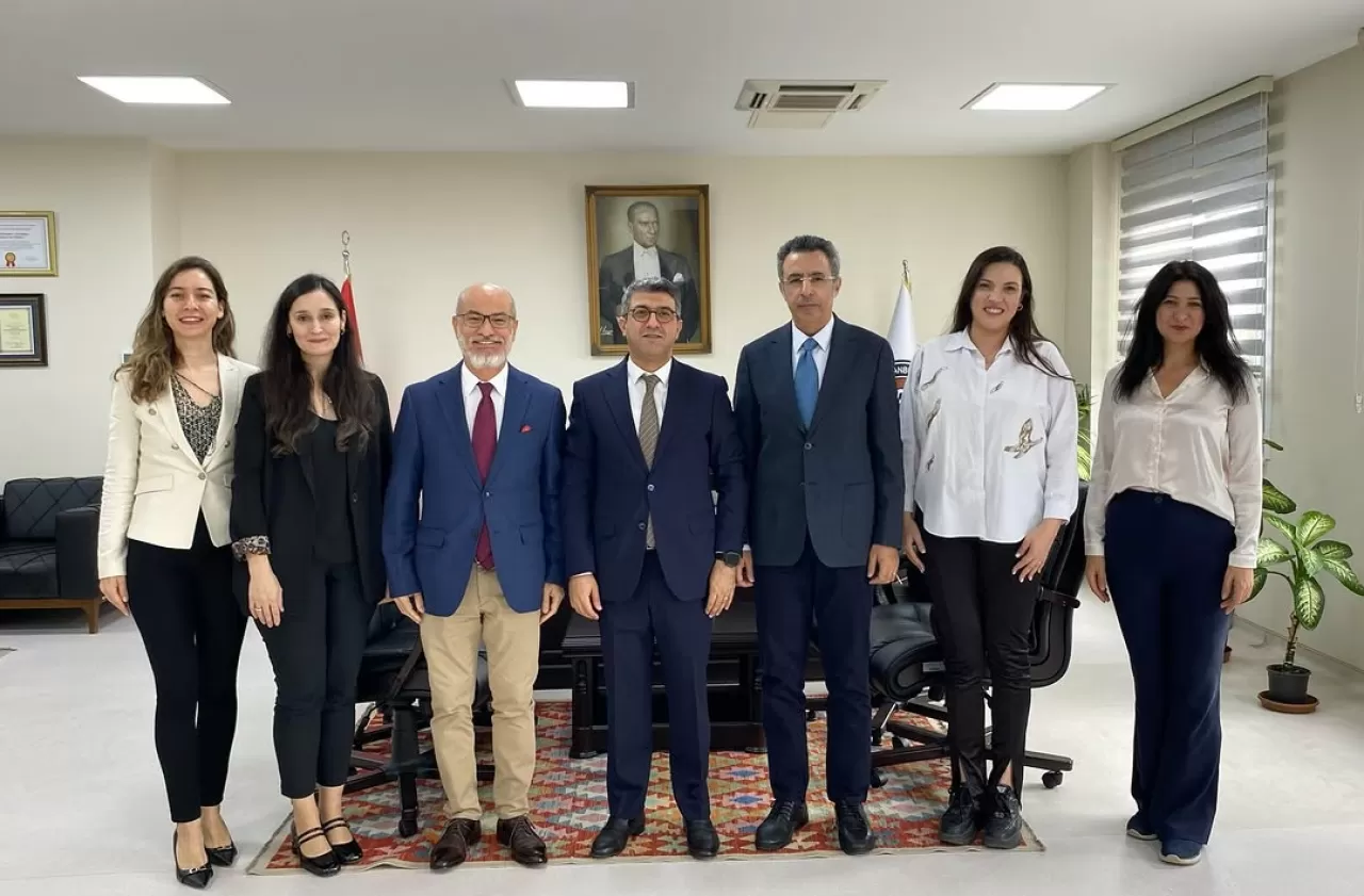 Prof. Dr. Zekayi Kutlubay, Cerrahpaşa Tıp Fakültesi'nde Göreve Başladı