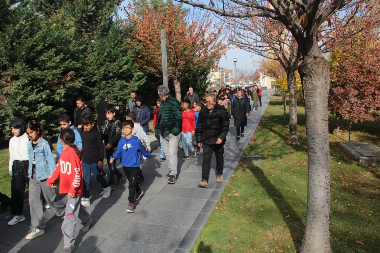 Kırşehir'de Dünya Diyabet Günü'nde Farkındalık Yürüyüşü