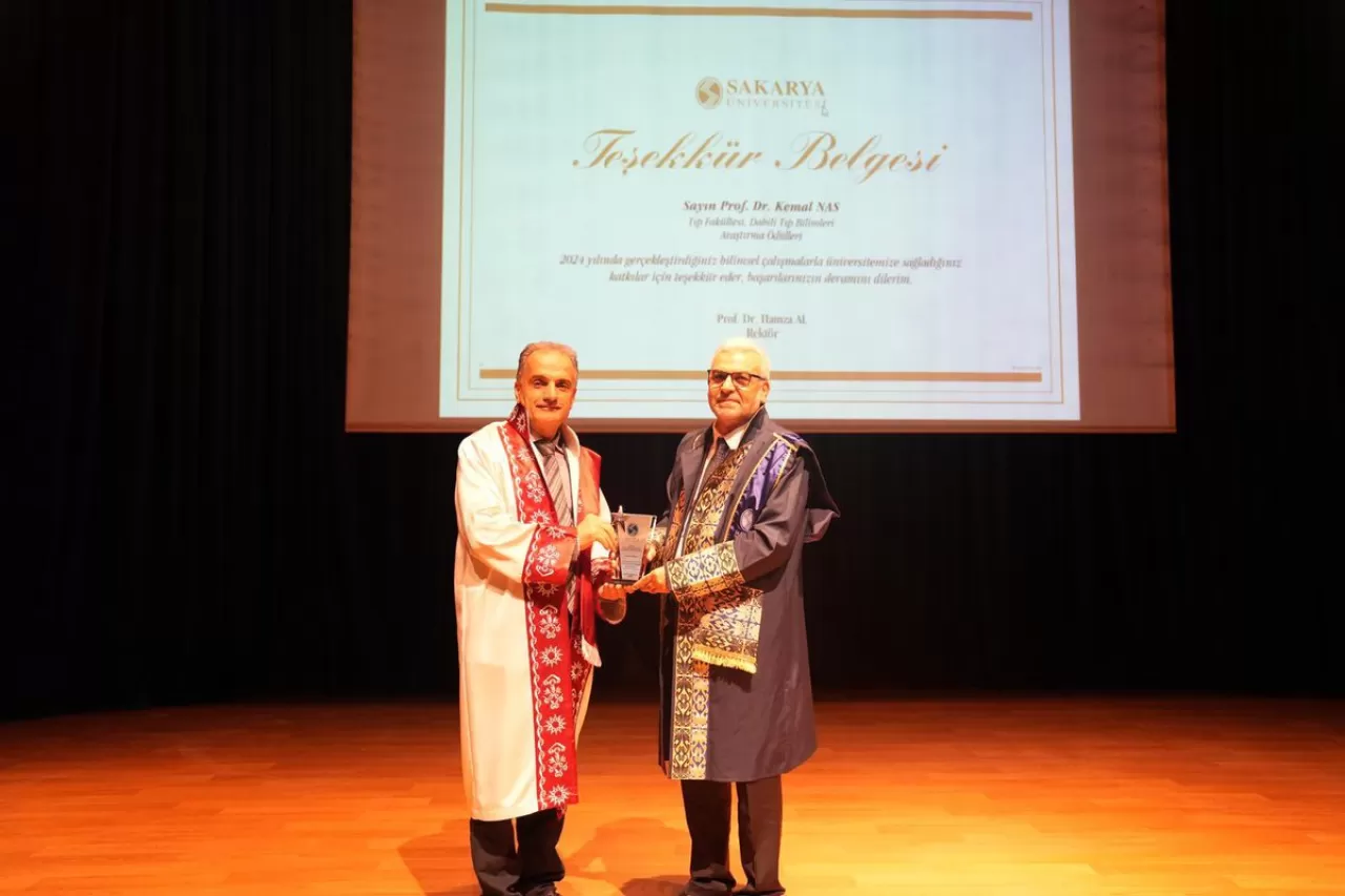Prof. Dr. Kemal Nas, Sakarya Üniversitesi'nde En Yüksek Bilimsel Ödülleri Aldı
