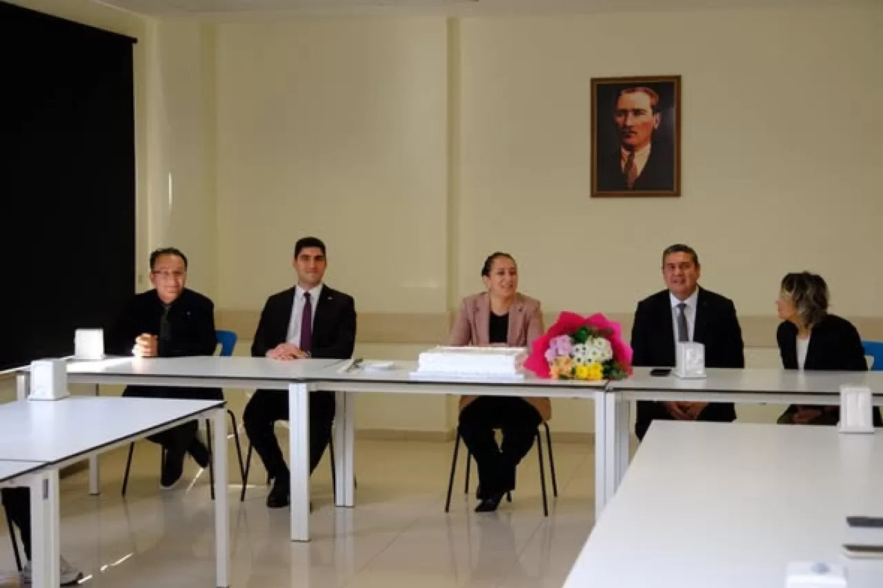 Burdur Valisi Tülay Baydar Bilgihan, Diş Hekimleri Günü'nde Özel Polikliniği Ziyaret Etti