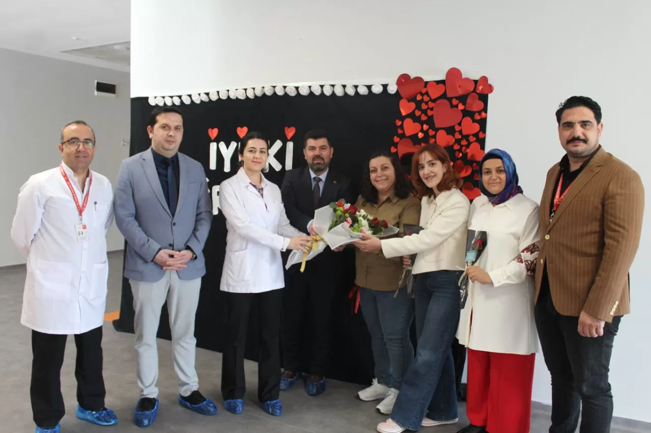 Osmaniye Devlet Hastanesi Yönetimi, Öğretmenler Günü'nde Anaokulu Öğretmenlerini Ziyaret Etti