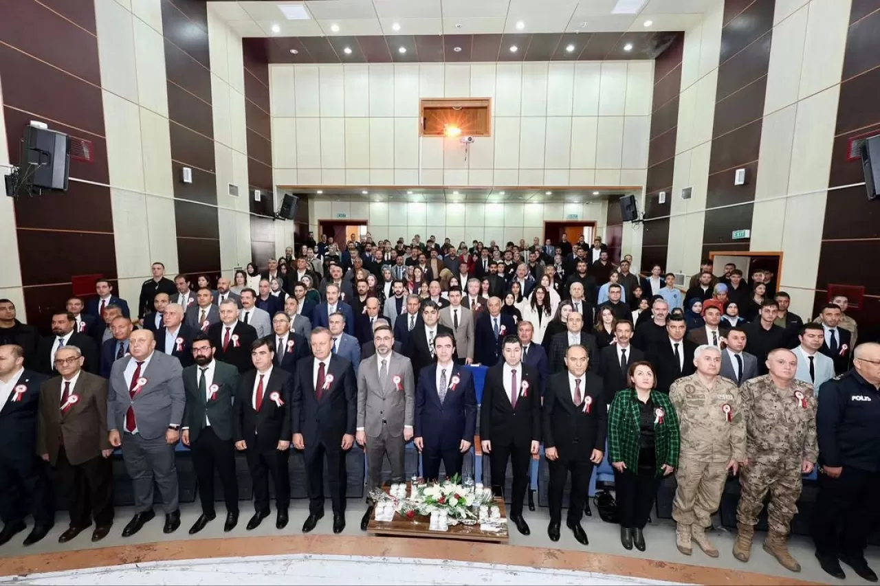 Bitlis'te 24 Kasım Öğretmenler Günü Coşkuyla Kutlandı