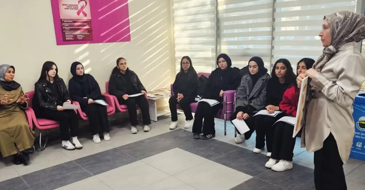 Sağlık Meslek Lisesi Öğrencileri İnegöl İlçe Sağlık Müdürlüğü'nü Ziyaret Etti