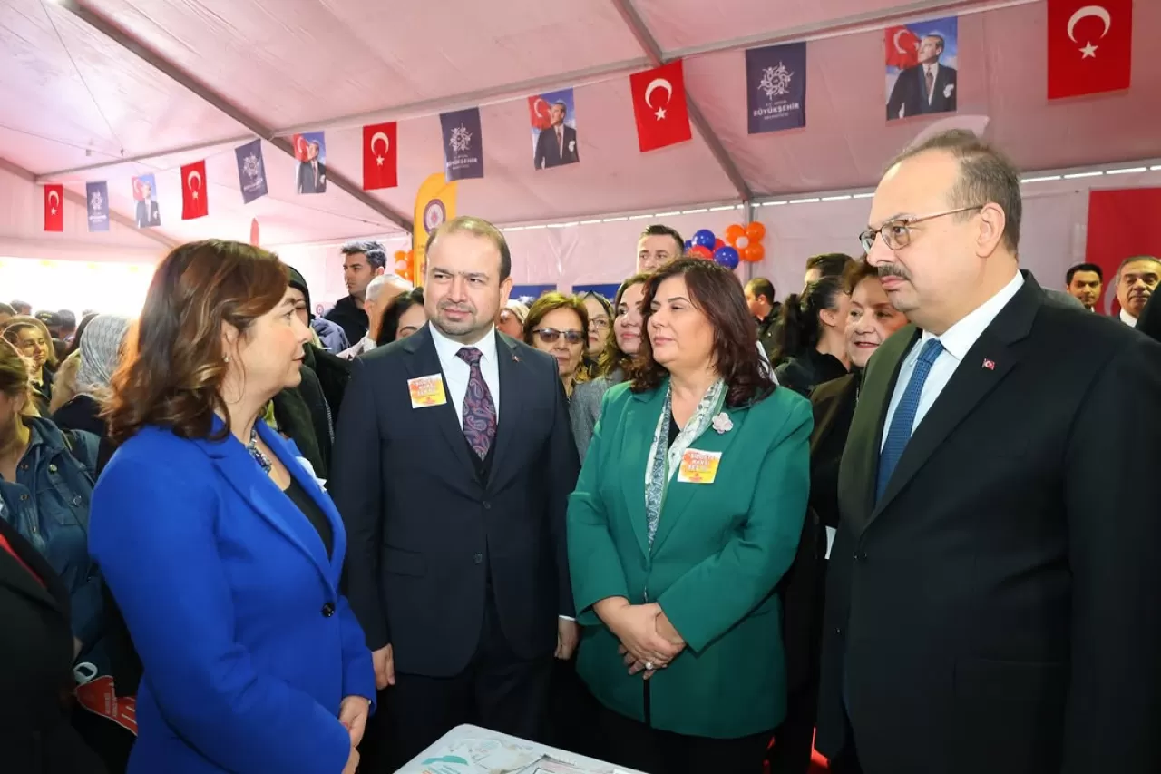 Aydın'da 25 Kasım Kadına Yönelik Şiddetle Mücadele Günü'nde Farkındalık Etkinliği Düzenlendi