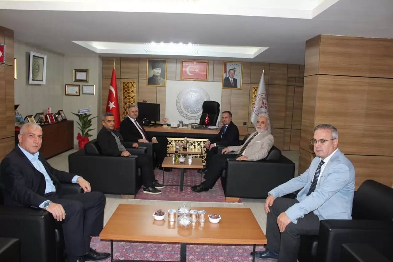 Bitlis'te Kurumlar Arası İş Birliği Ziyareti: İl Sağlık Müdürü Makamında Ağırlandı