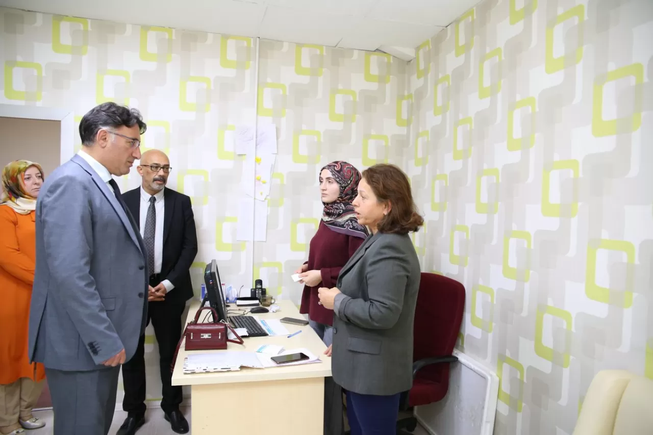 Tokat İl Sağlık Müdürü Dr. Atilla Bıyık, Merkez Toplum Sağlığı Merkezi'nde İncelemelerde Bulundu