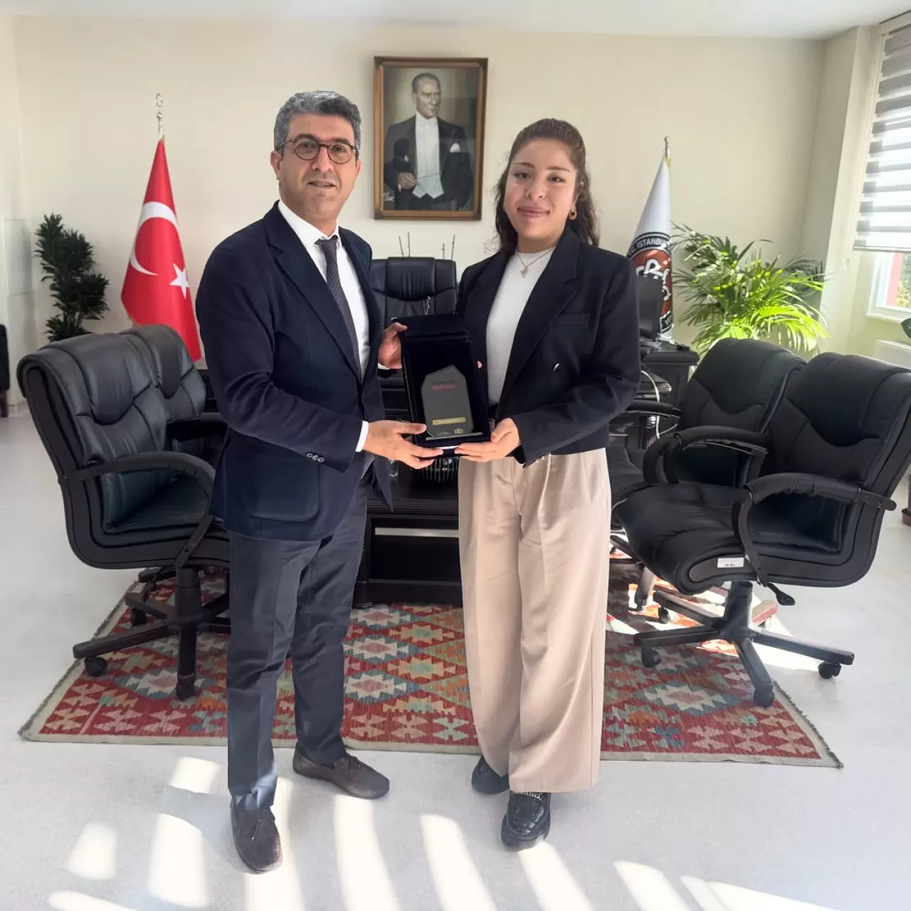 Cerrahpaşa Tıp Öğrencisi Sena Kara, YTB Öykü Yarışması'nda İkinci Oldu