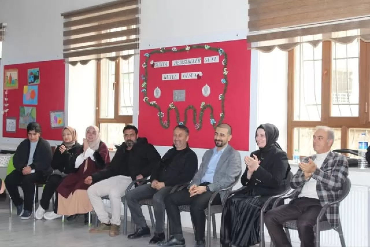 Elazığ'da Ruh Sağlığı Hastanesinde Hasta ve Personel Buluşması