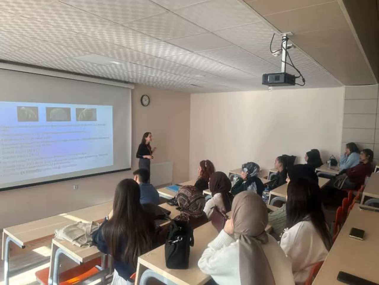 Amasya'da Üniversite Öğrencilerine Ruh Sağlığı ve Bağımlılıkla Mücadele Eğitimi