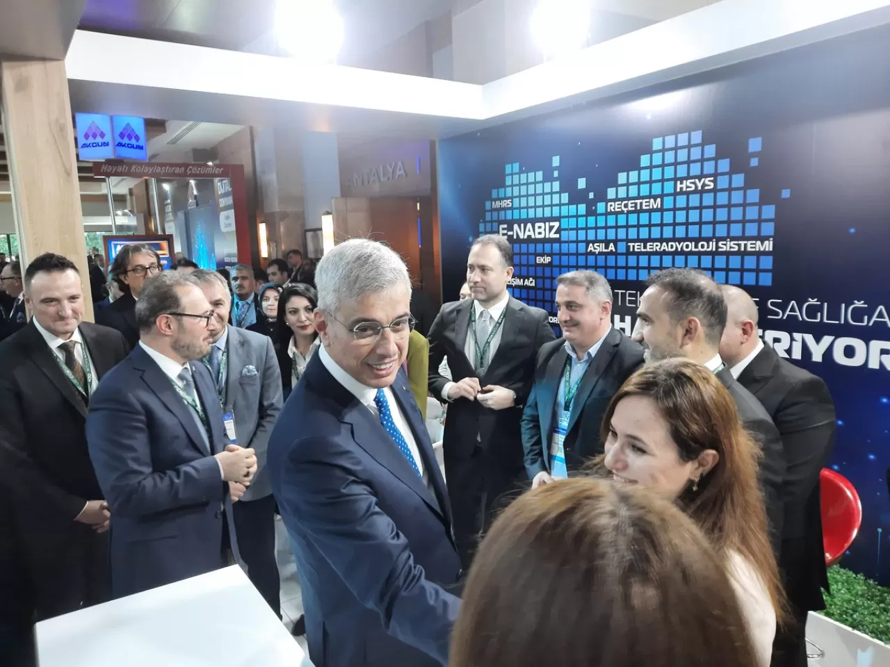 Sağlık Bakanı Memişoğlu, HIMSS Eurasia 2025'teki Sağlık Bilişimi Standını Ziyaret Etti