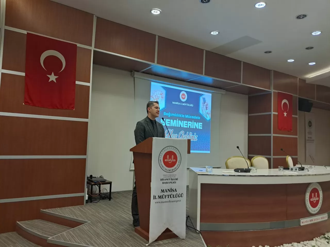 Manisa'da Sağlık Personeline Yönelik Bağımlılıkla Mücadele Eğitimi