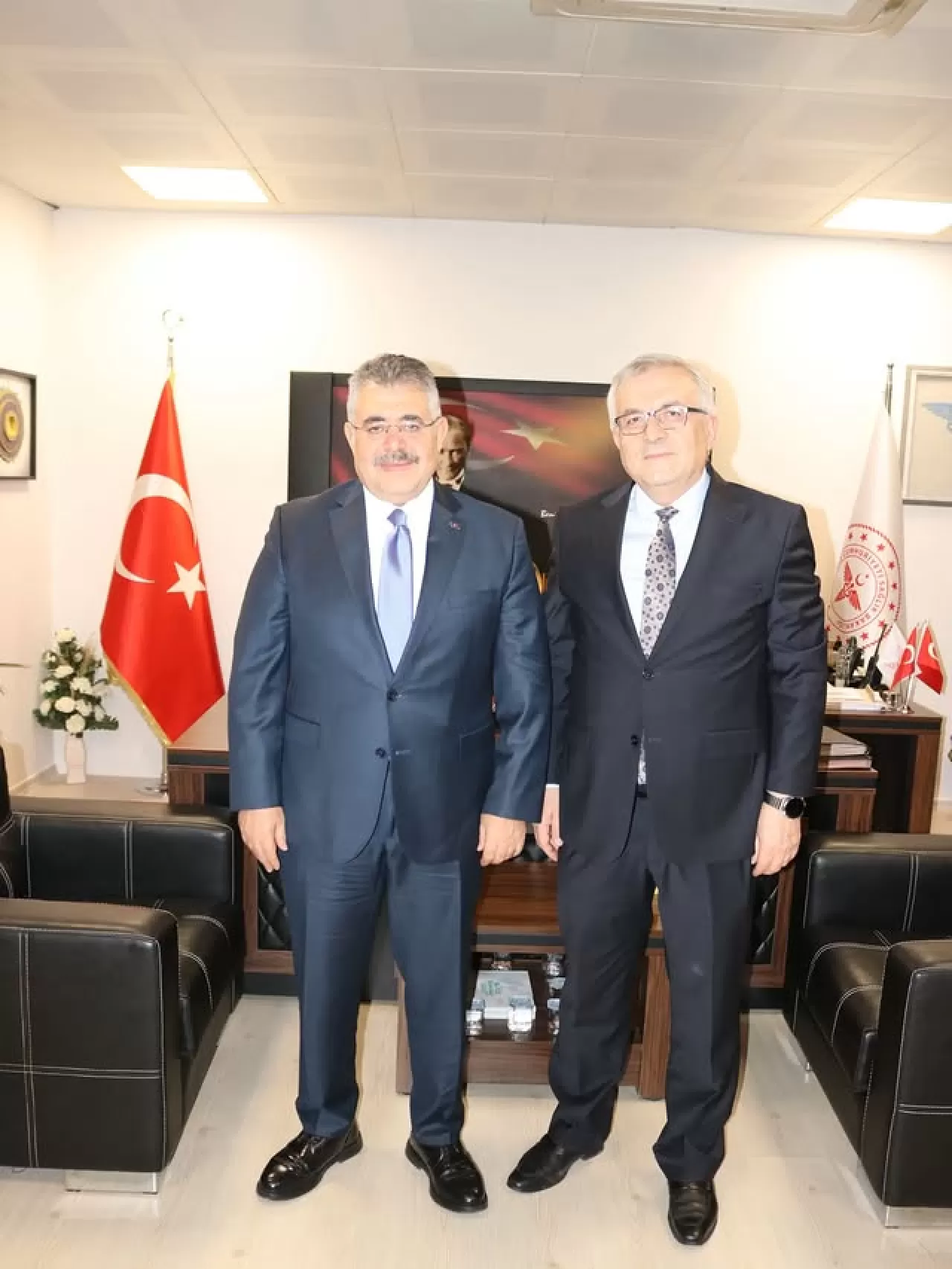 AK Partili Veysel Tipioğlu, Kocaeli İl Sağlık Müdürü Pehlevan'ı Ziyaret Etti