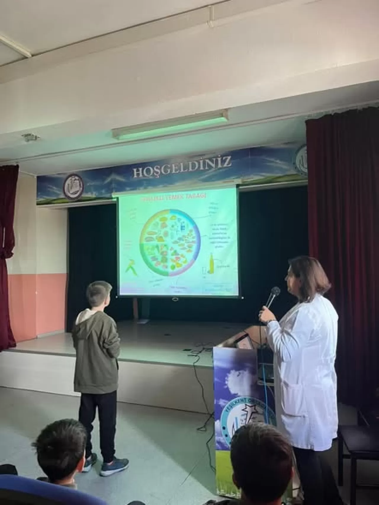 Başiskele'de Öğrencilere Yeterli ve Dengeli Beslenme Eğitimi