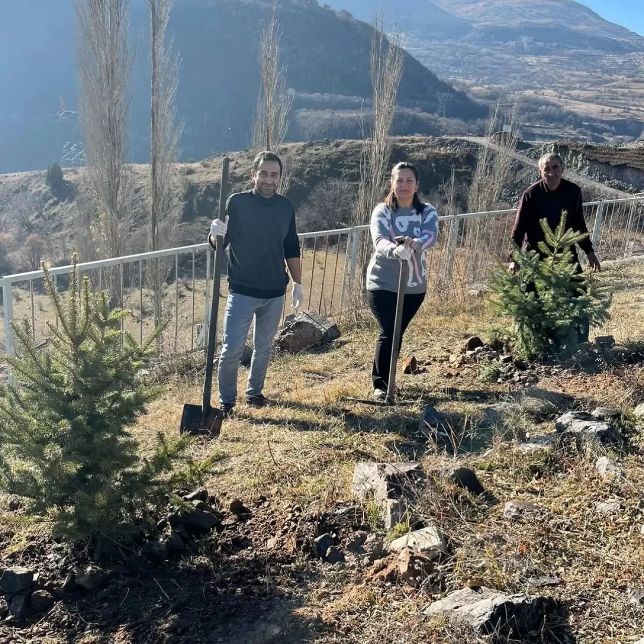 Posof Devlet Hastanesi'ne Ağaçlandırma Desteği