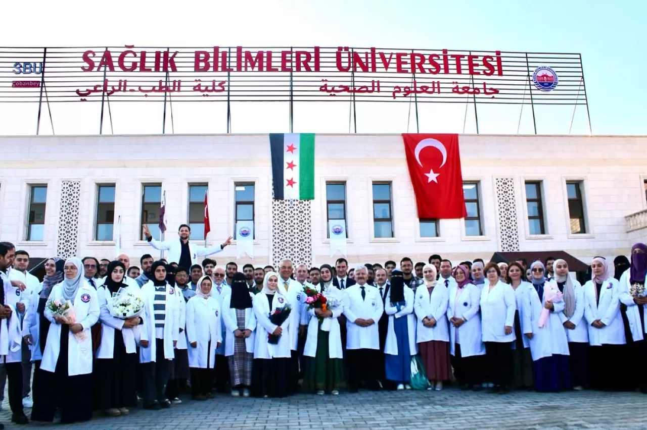 Sağlık Bilimleri Üniversitesi'nde Suriyeli Öğrenciler İçin Beyaz Önlük Töreni Düzenlendi